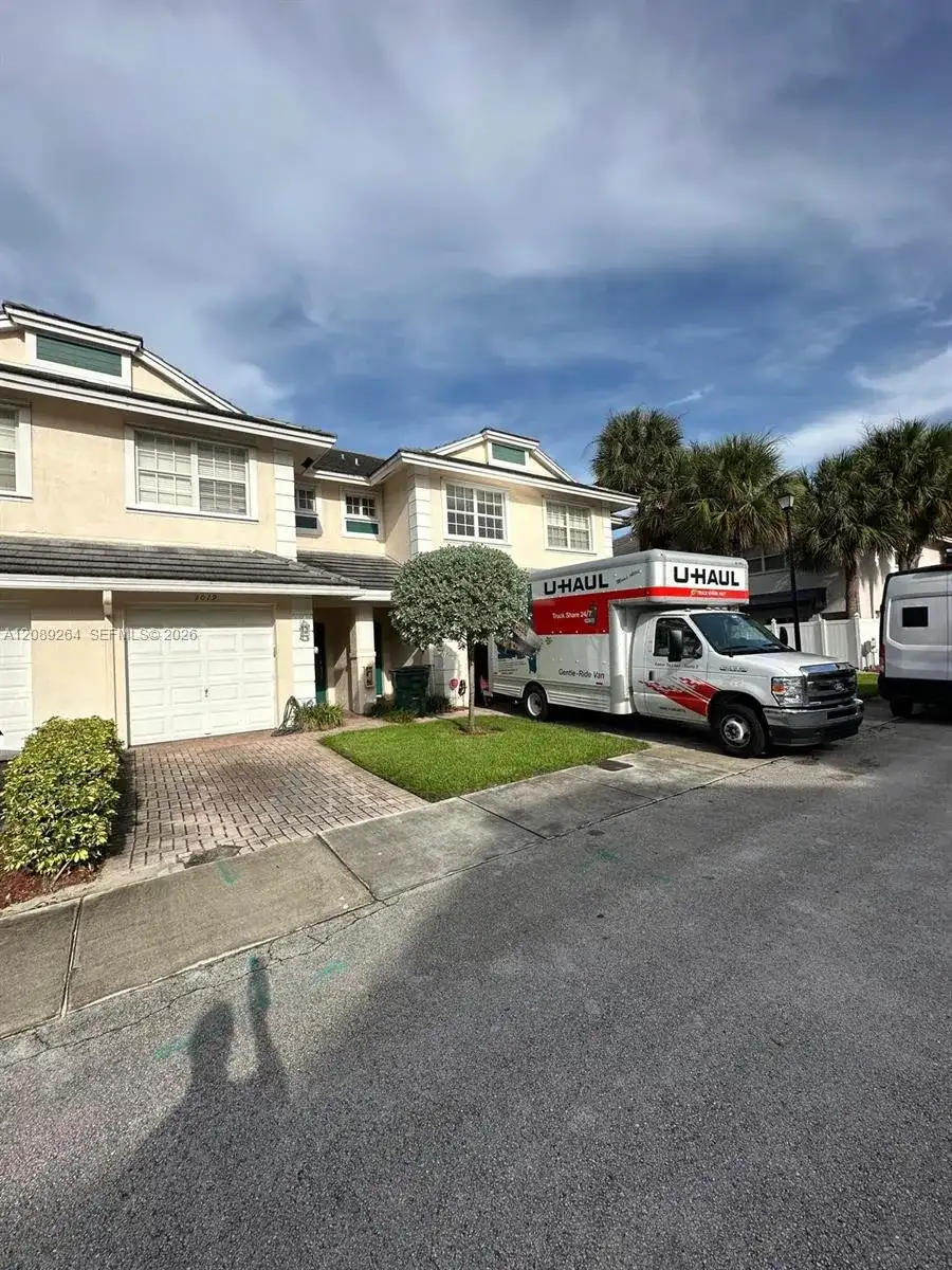 3021 NW 30th Ter # 3021, Oakland Park FL 33311 photo 2