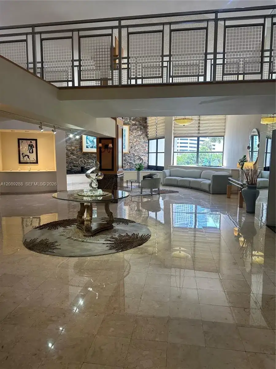 600 Parkview Dr # 627, Hallandale Beach FL 33009 photo 2