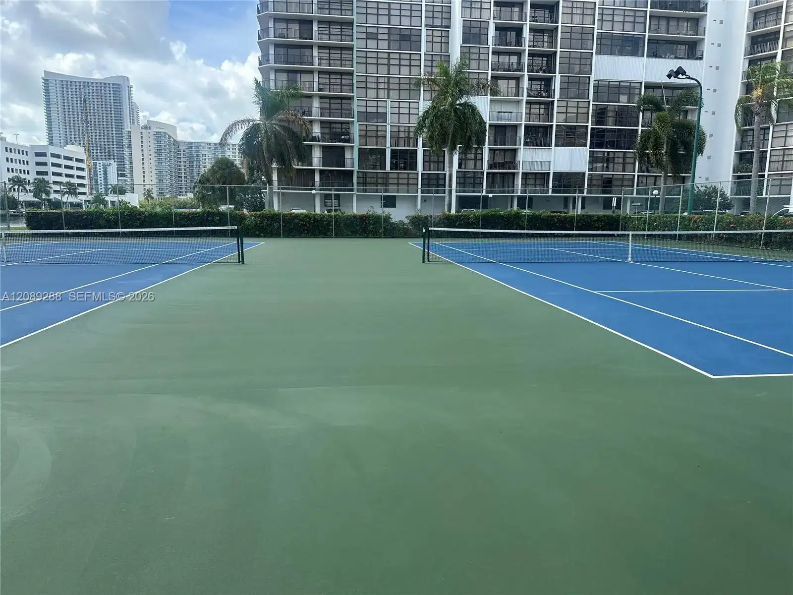 600 Parkview Dr # 627, Hallandale Beach FL 33009 photo 4