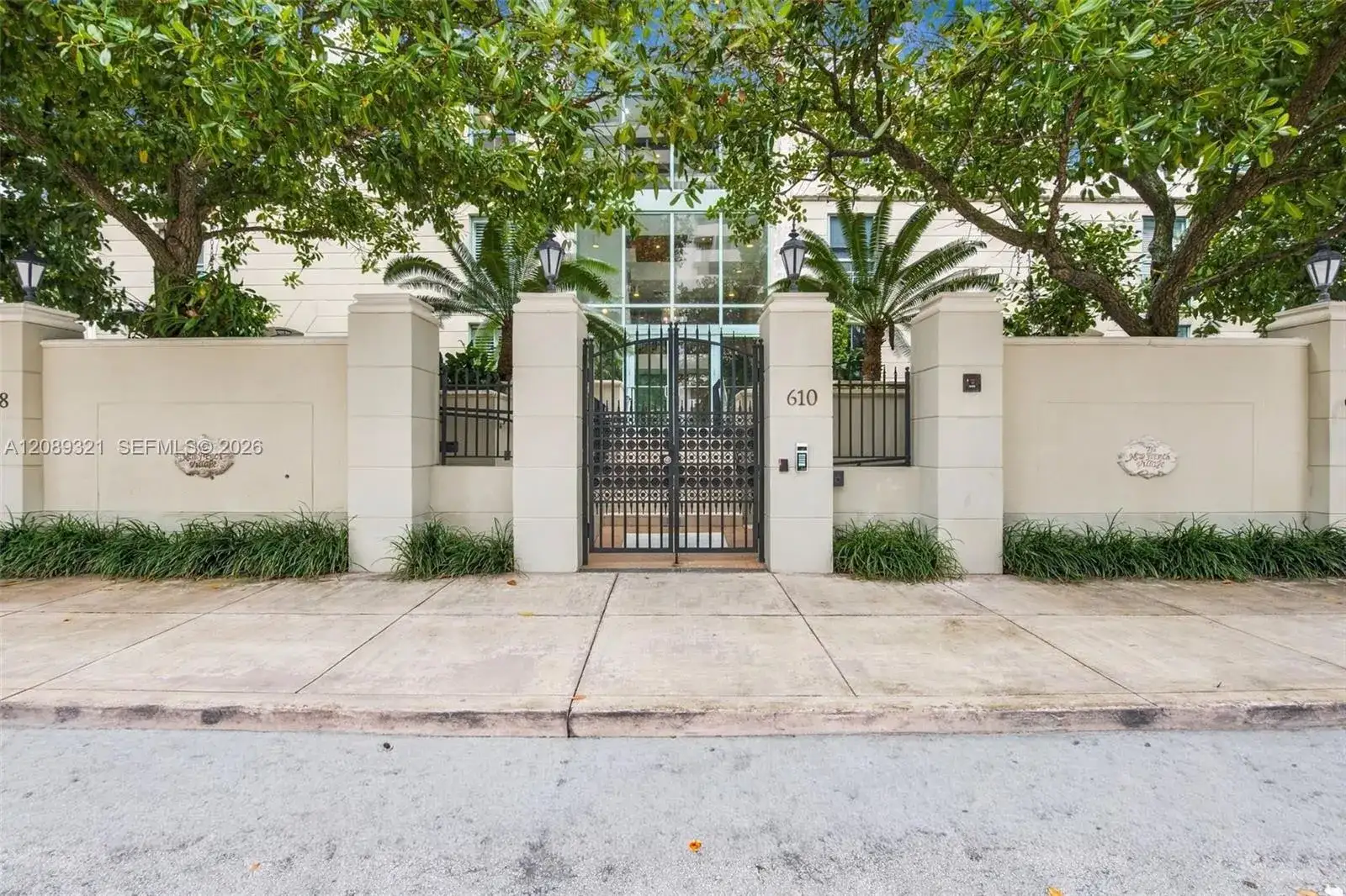 610 Valencia Ave # 502, Coral Gables FL 33134 photo 2