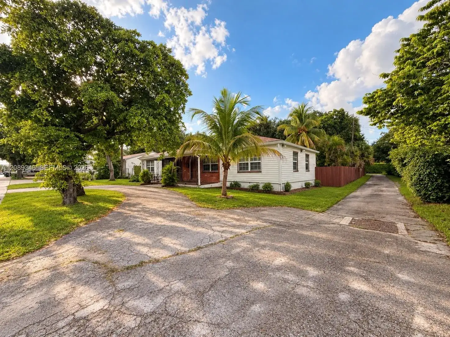 1526 NE 135th St, North Miami FL 33161 photo 2