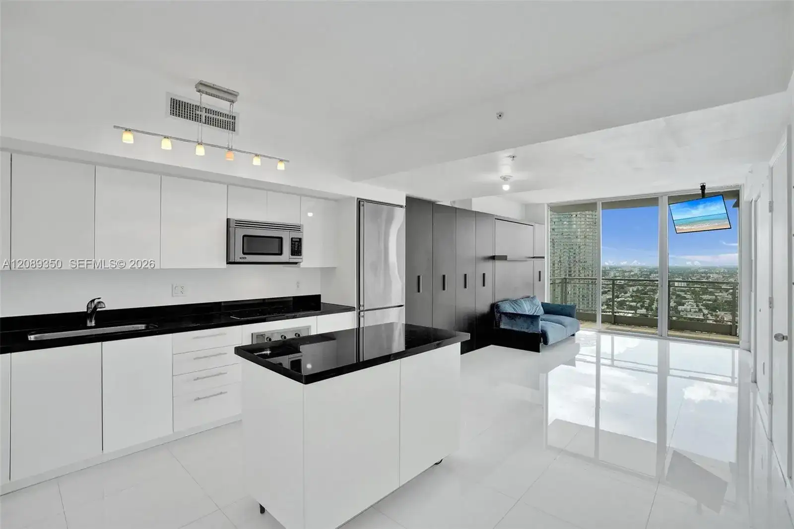 92 SW 3rd St # 4109, Miami FL 33130 photo 2