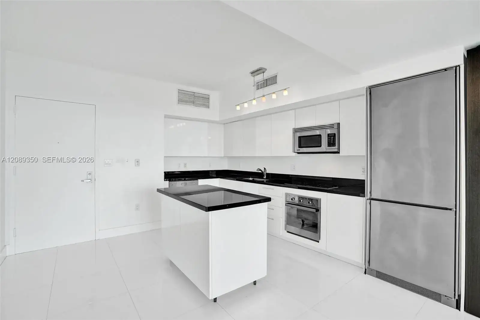 92 SW 3rd St # 4109, Miami FL 33130 photo 3