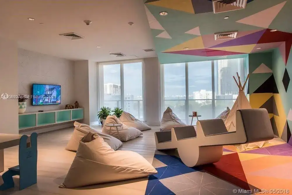 121 NE 34th St # 2202, Miami FL 33137 photo 2