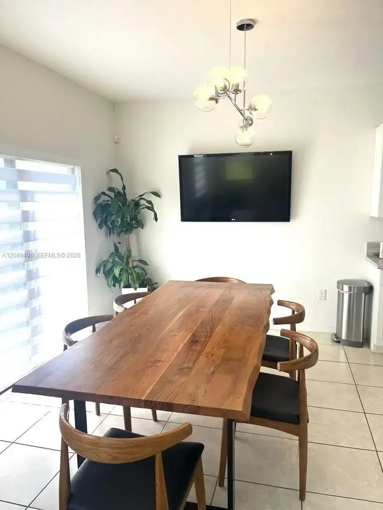 560 NE 206th Ln, Miami FL 33179 photo 5
