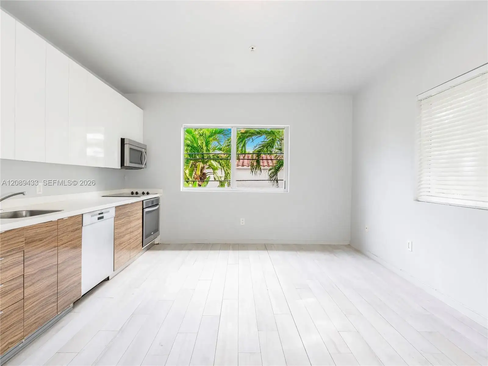 820 15th St # 205, Miami Beach FL 33139 photo 2