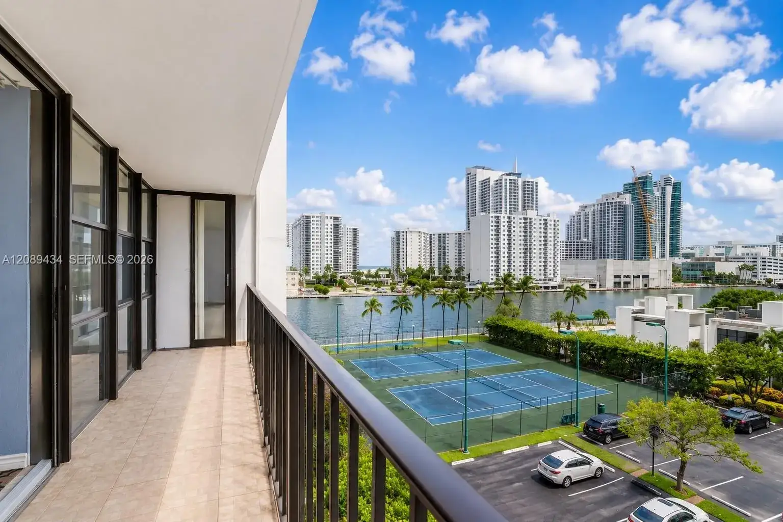 1000 Parkview Dr # 614, Hallandale Beach FL 33009
