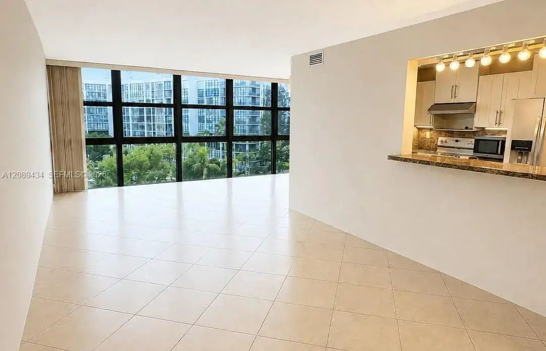 1000 Parkview Dr # 614, Hallandale Beach FL 33009 photo 3