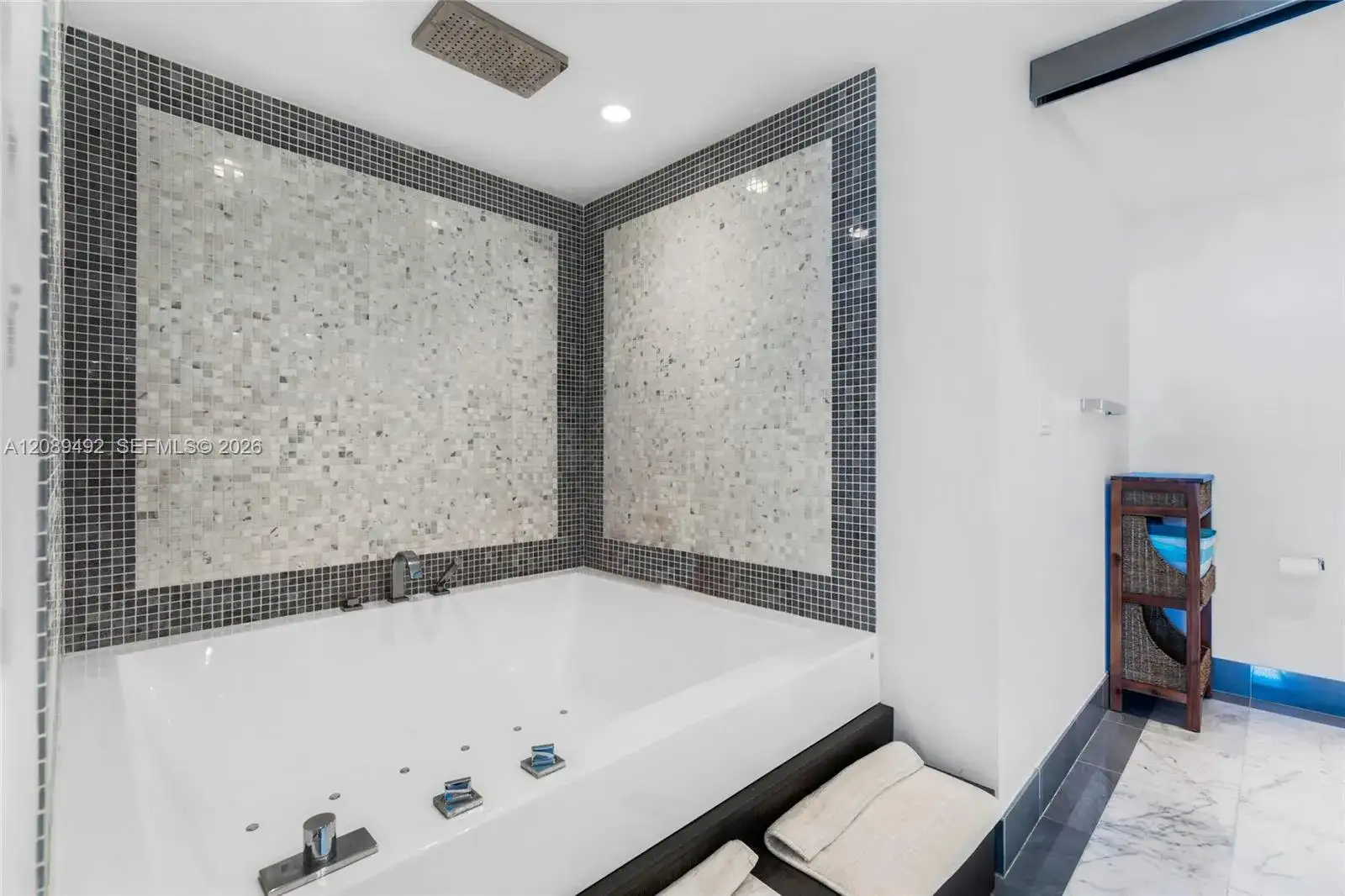 200 Biscayne Boulevard Way # 3209, Miami FL 33131 photo 4
