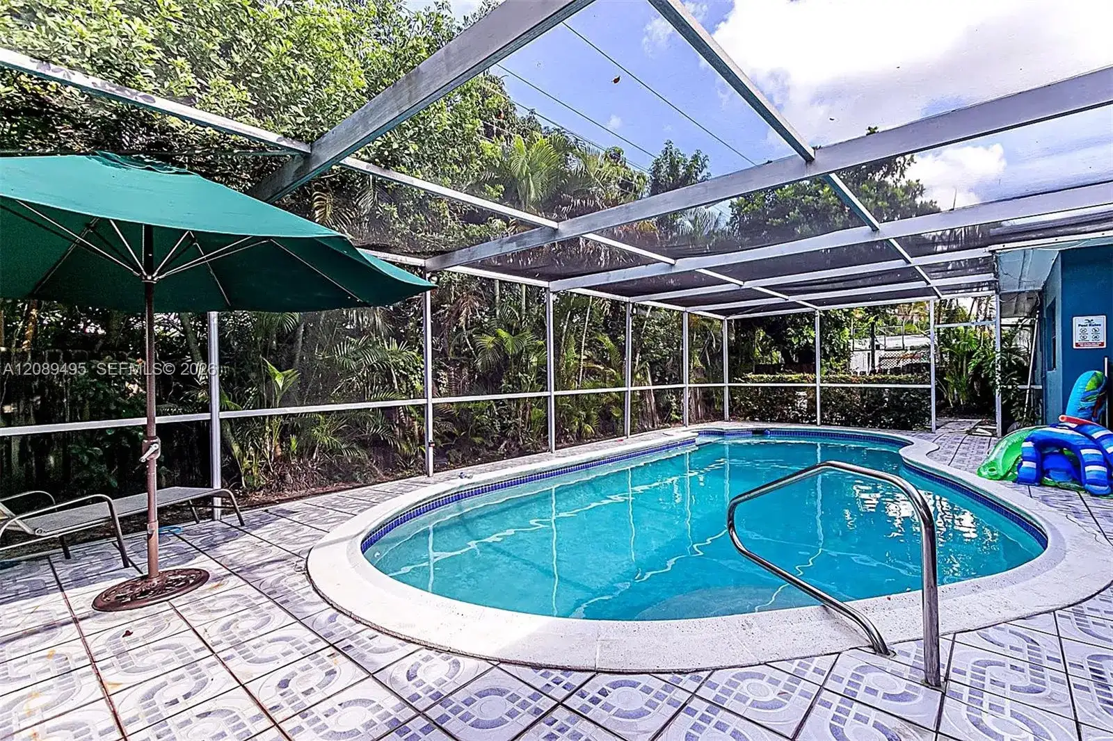 17860 NE 9th Pl, North Miami Beach FL 33162 photo 2