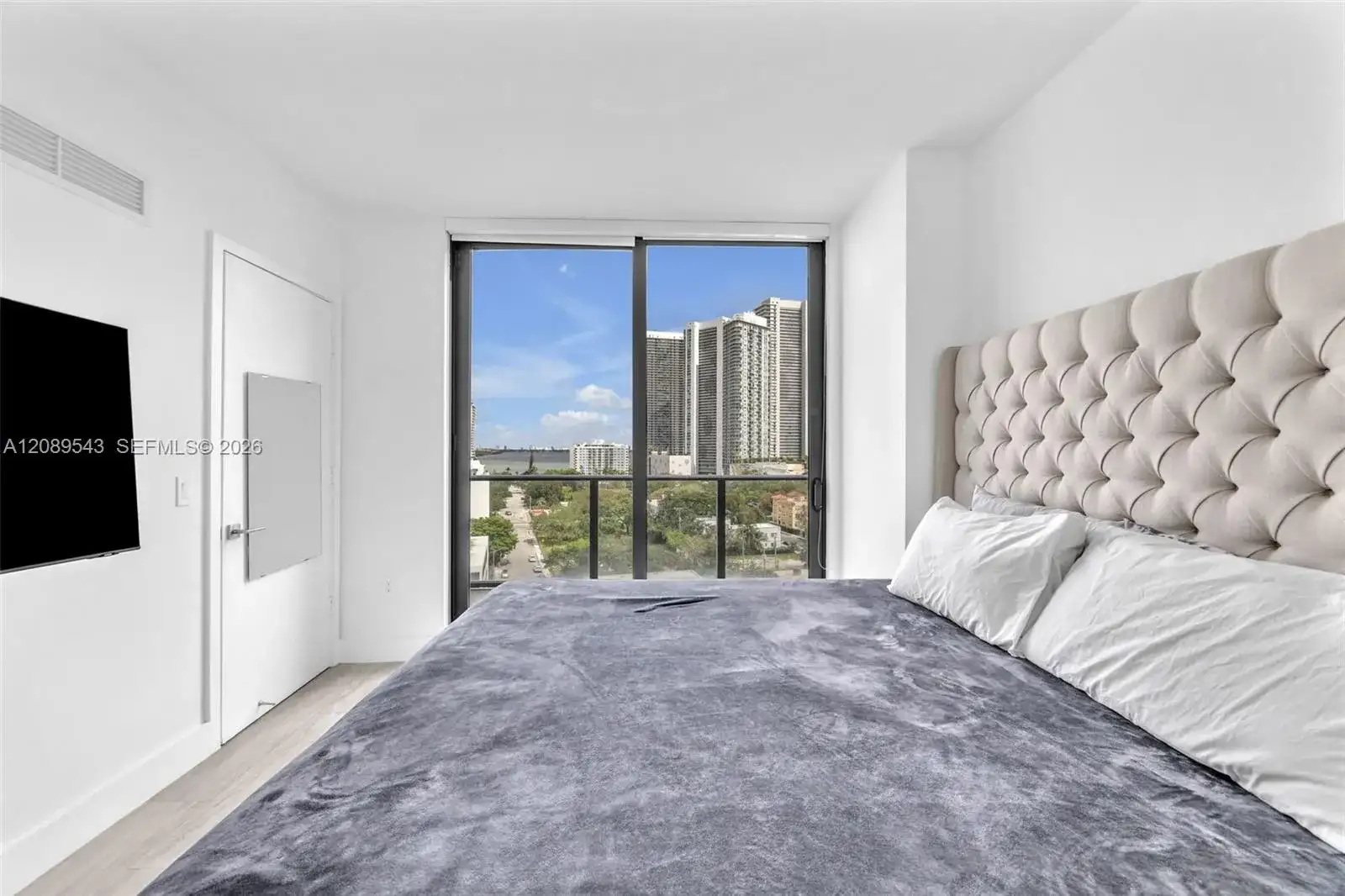 121 NE 34th St # 905, Miami FL 33137 photo 4