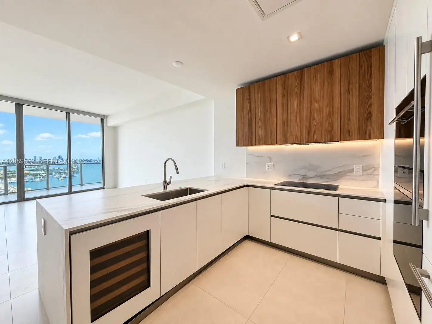1400 Biscayne Blvd # 2704, Miami FL 33132 photo 2