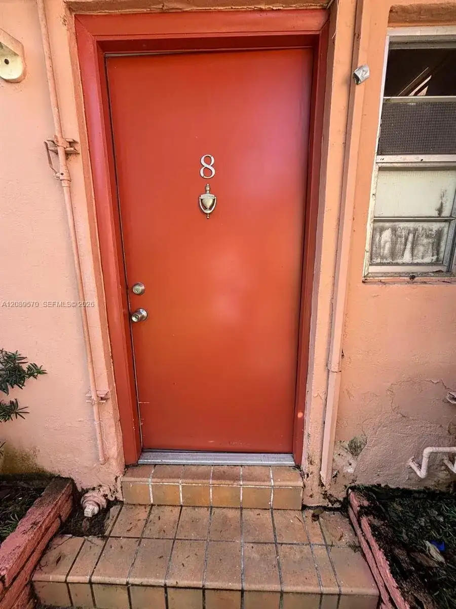 520 SW 4th St # 8, Miami FL 33130 photo 2