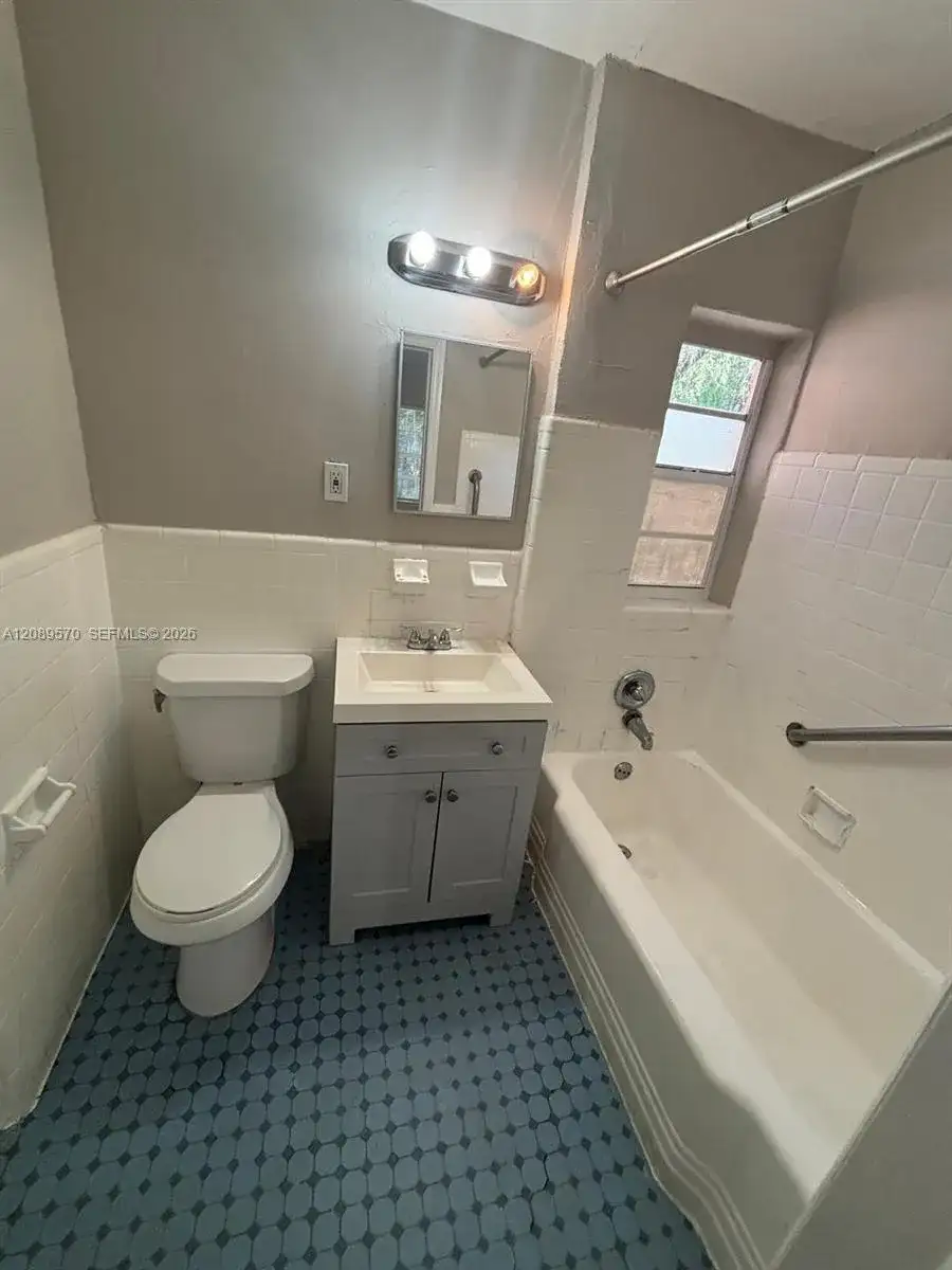520 SW 4th St # 8, Miami FL 33130 photo 5