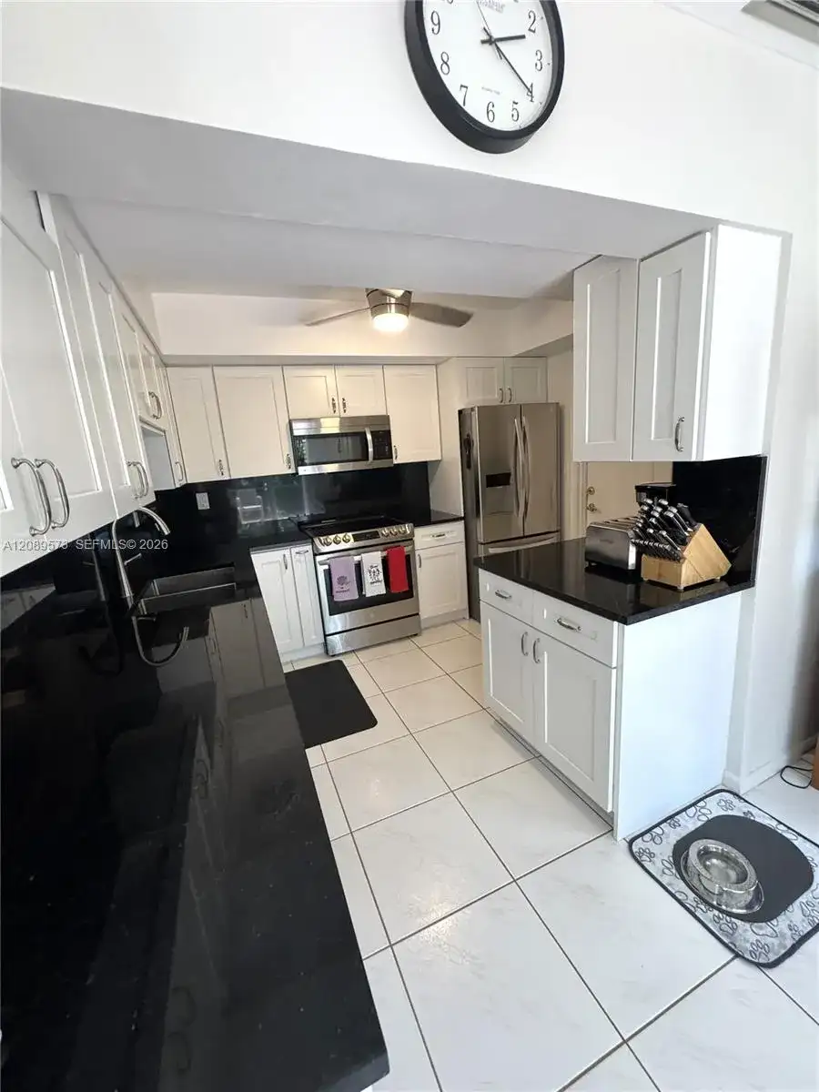 7190 E Tropical Way, Plantation FL 33317 photo 2