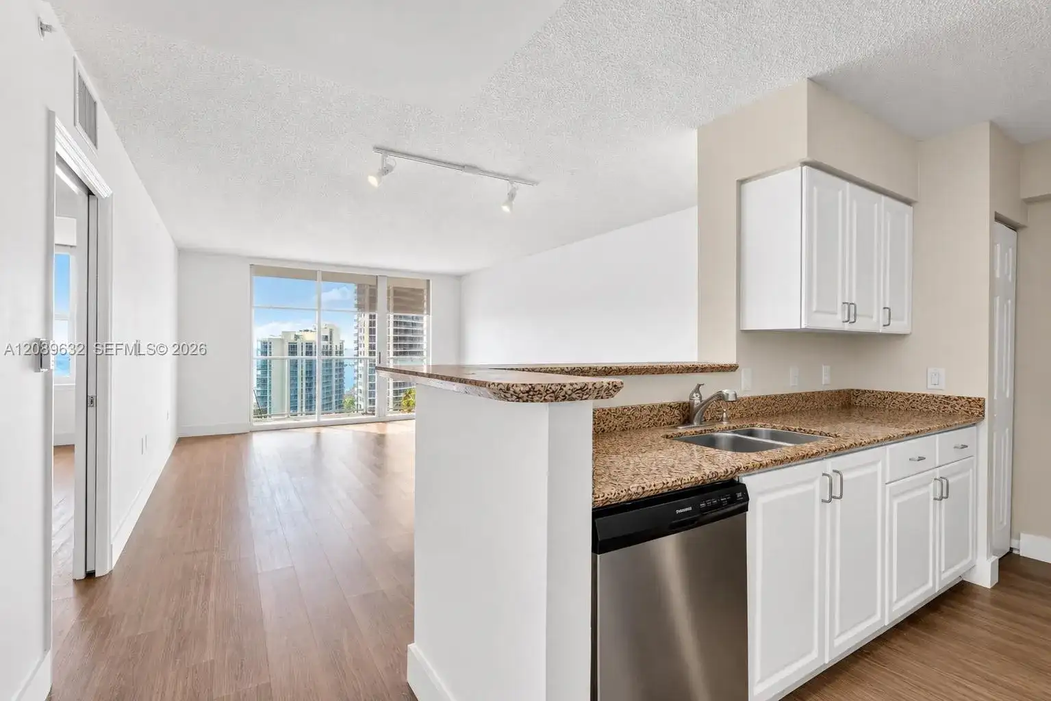 1155 Brickell Bay Dr # 2905, Miami FL 33131 photo 2