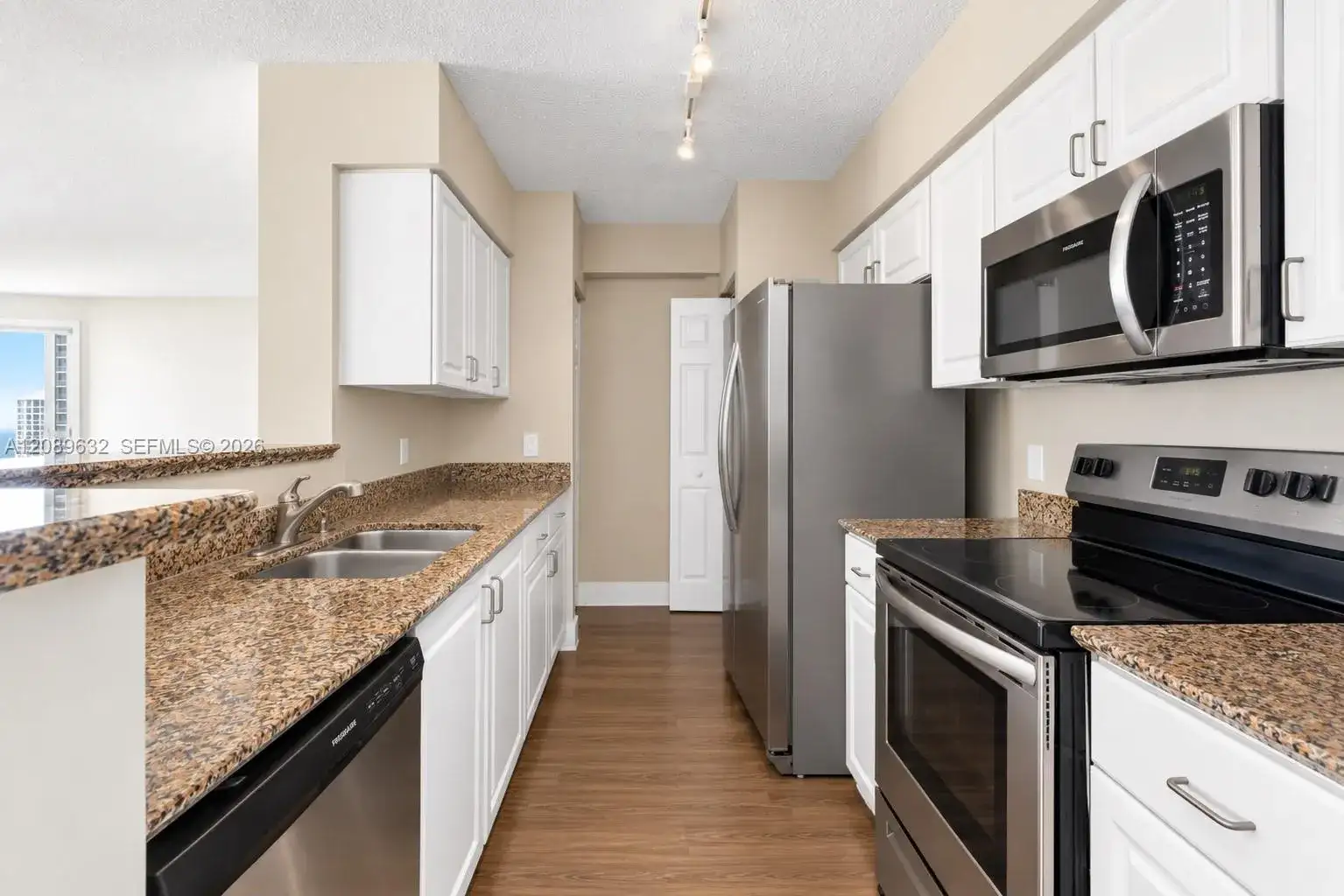 1155 Brickell Bay Dr # 2905, Miami FL 33131 photo 3