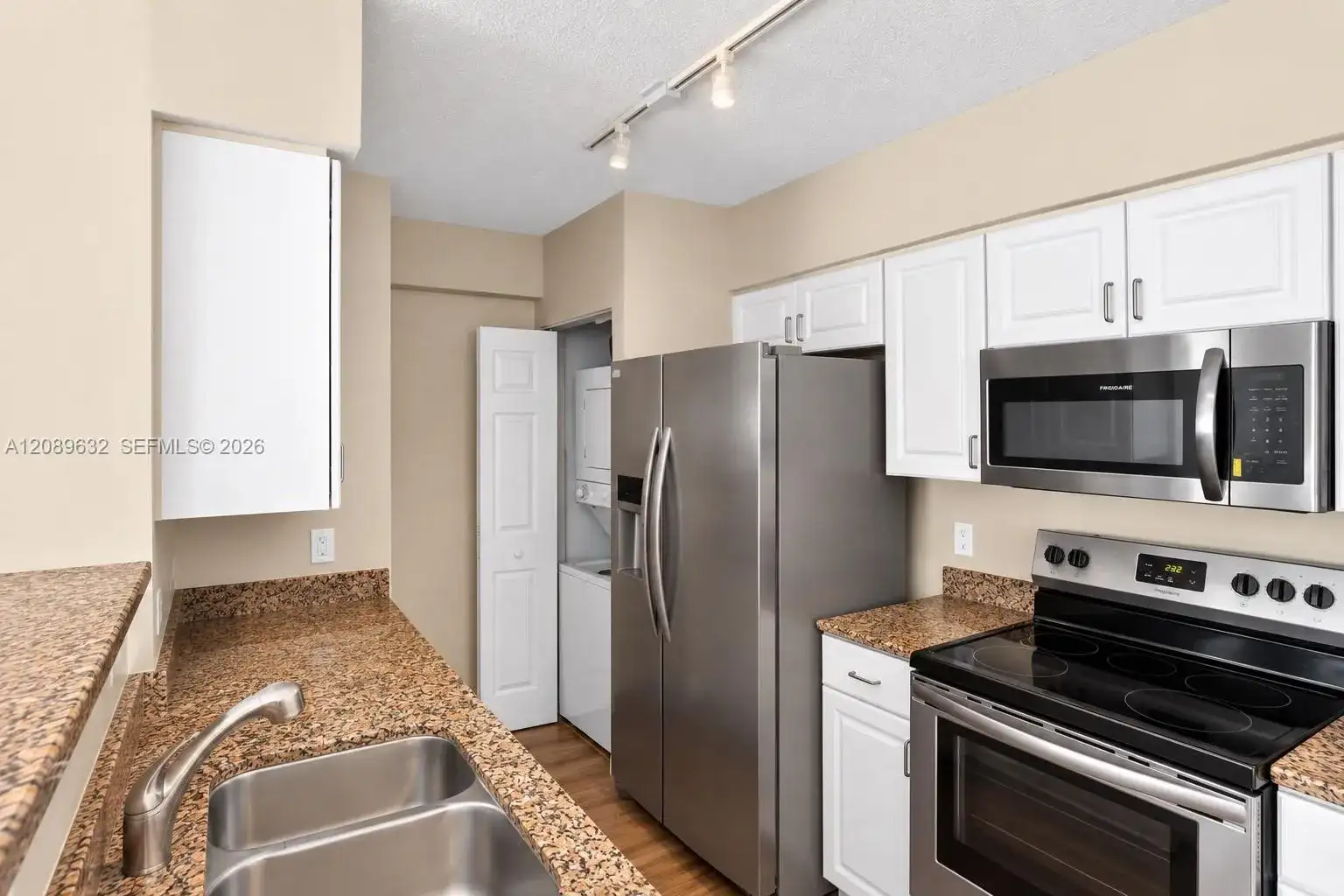 1155 Brickell Bay Dr # 2905, Miami FL 33131 photo 4