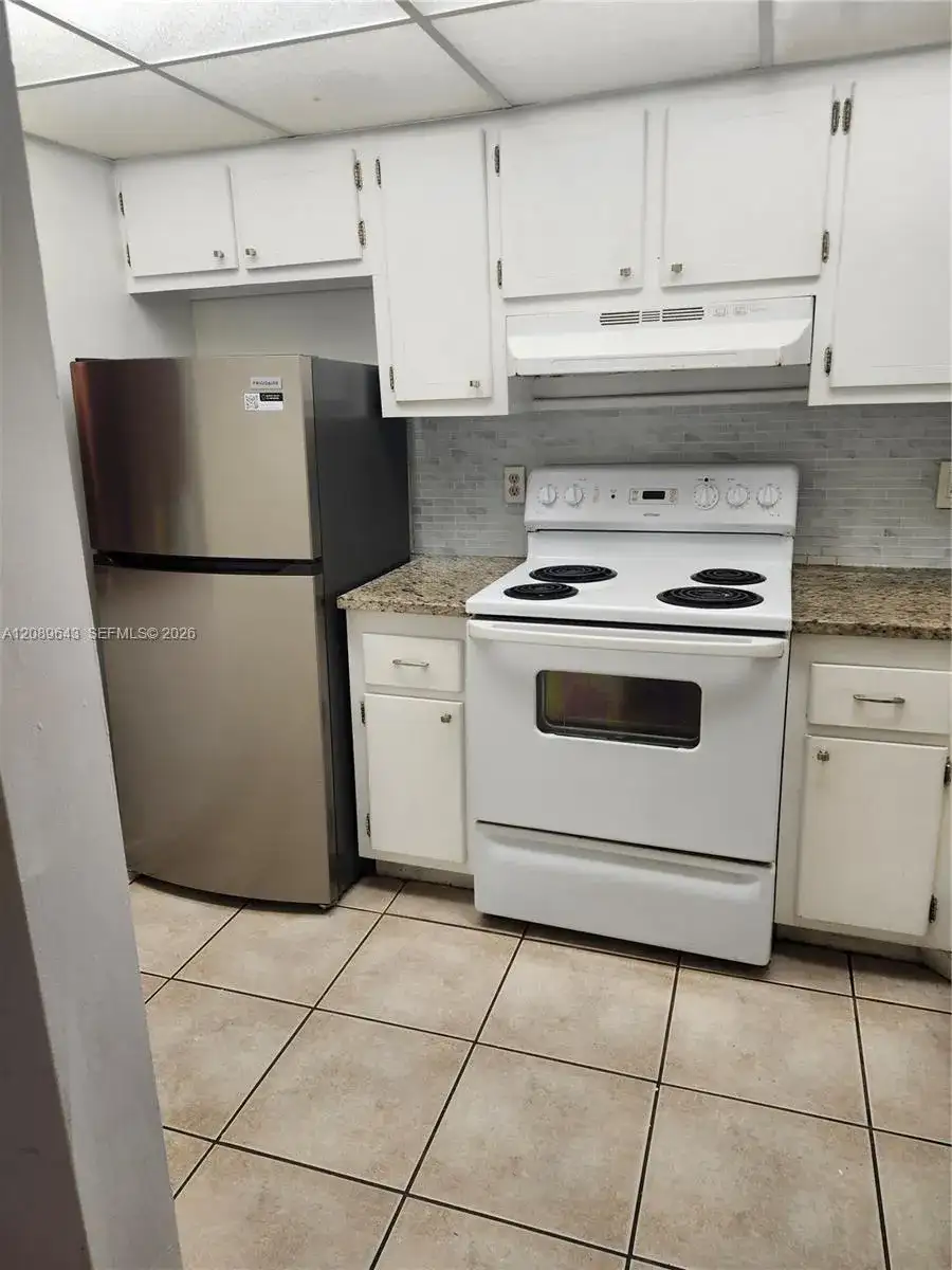 1638 SE Embassy Dr # 209, West Palm Beach FL 33401 photo 2