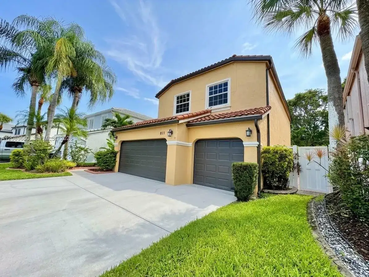 811 NW 155th Ter, Pembroke Pines FL 33028 photo 2