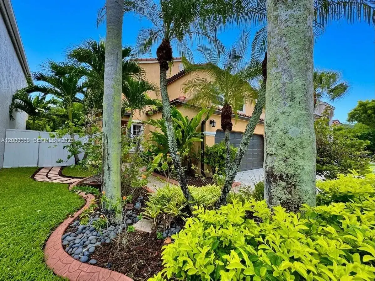 811 NW 155th Ter, Pembroke Pines FL 33028 photo 3