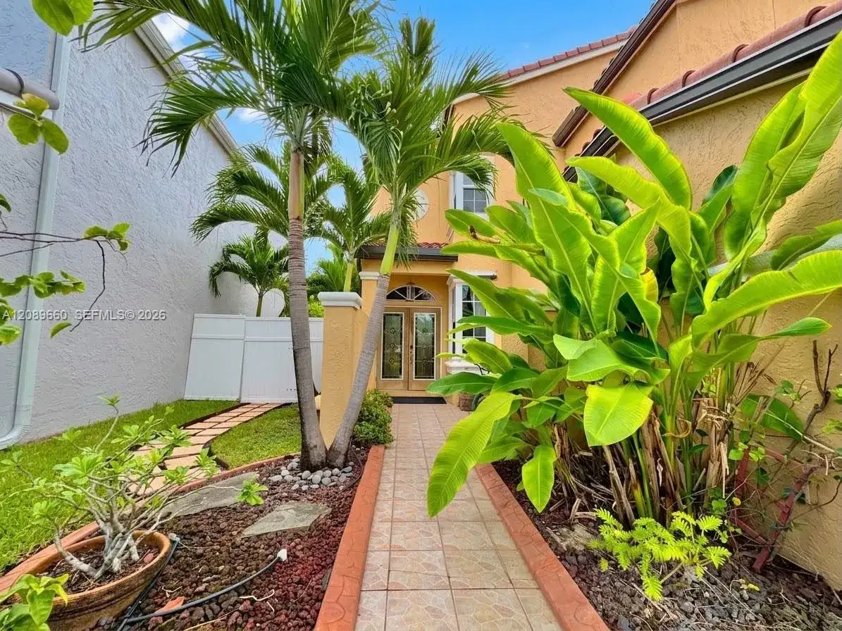 811 NW 155th Ter, Pembroke Pines FL 33028 photo 4
