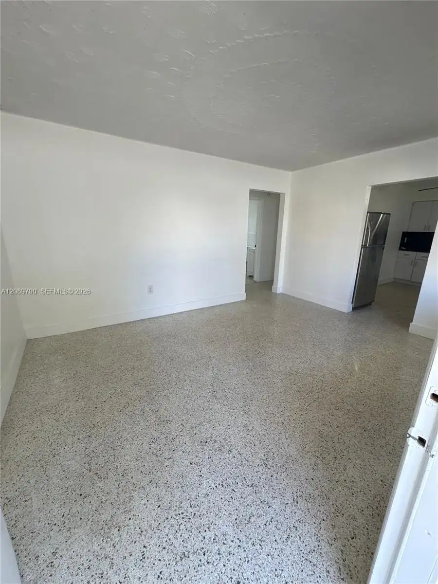 1018 NW 2nd St # 5, Miami FL 33128 photo 2