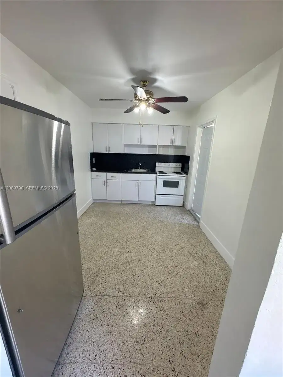 1018 NW 2nd St # 5, Miami FL 33128 photo 4
