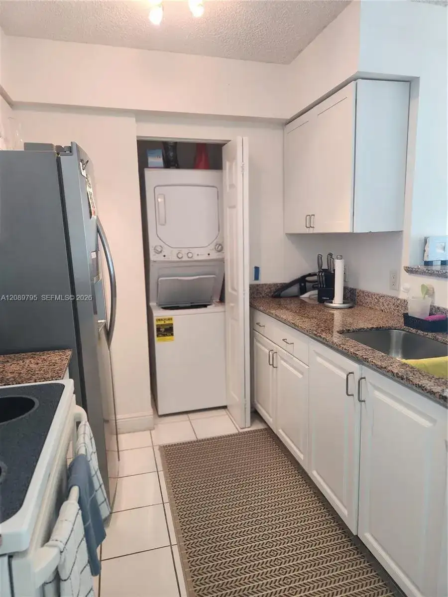 1155 Brickell Bay Dr # 1807, Miami FL 33131 photo 3