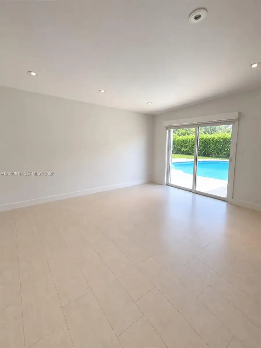 18700 NE 21st Ave, North Miami Beach FL 33179 photo 4