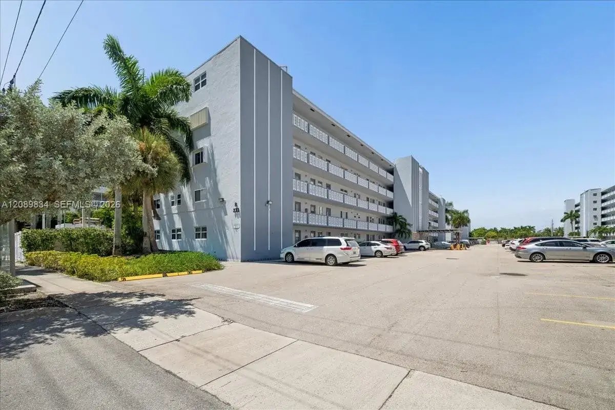 233 NE 14th Ave, Hallandale Beach FL 33009
