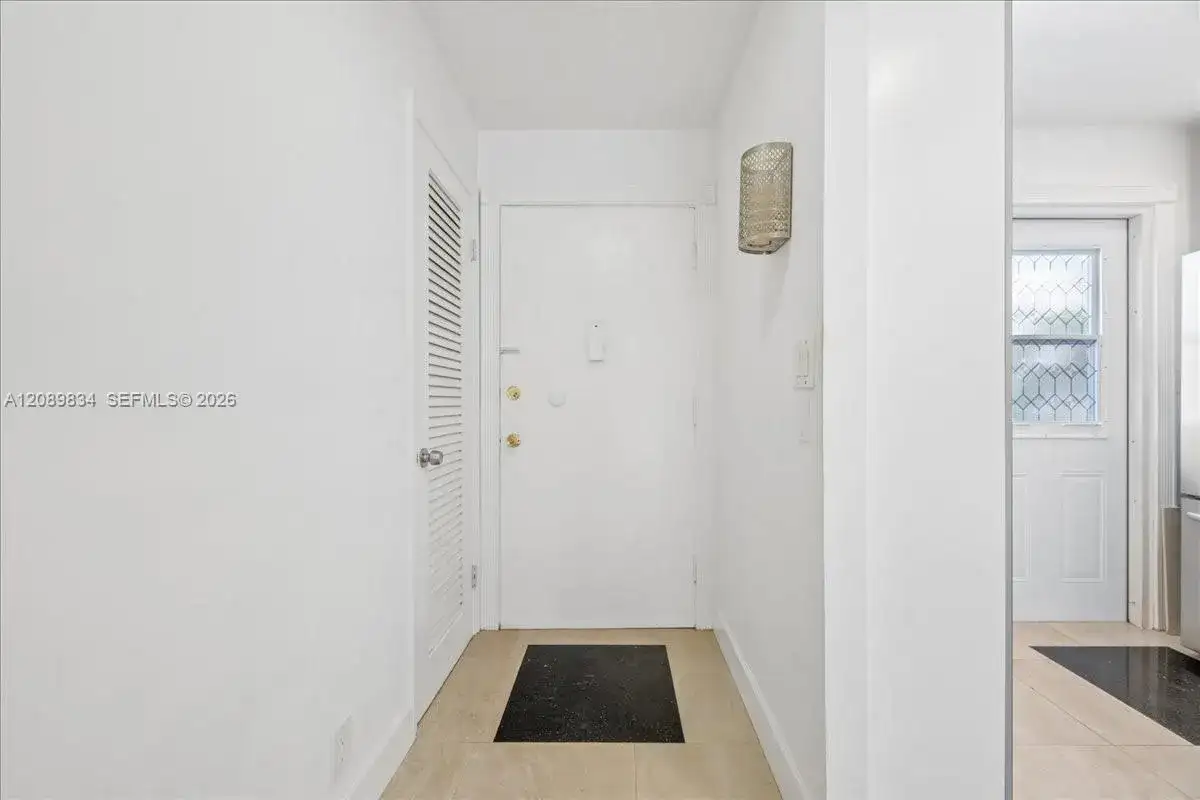 233 NE 14th Ave, Hallandale Beach FL 33009 photo 2