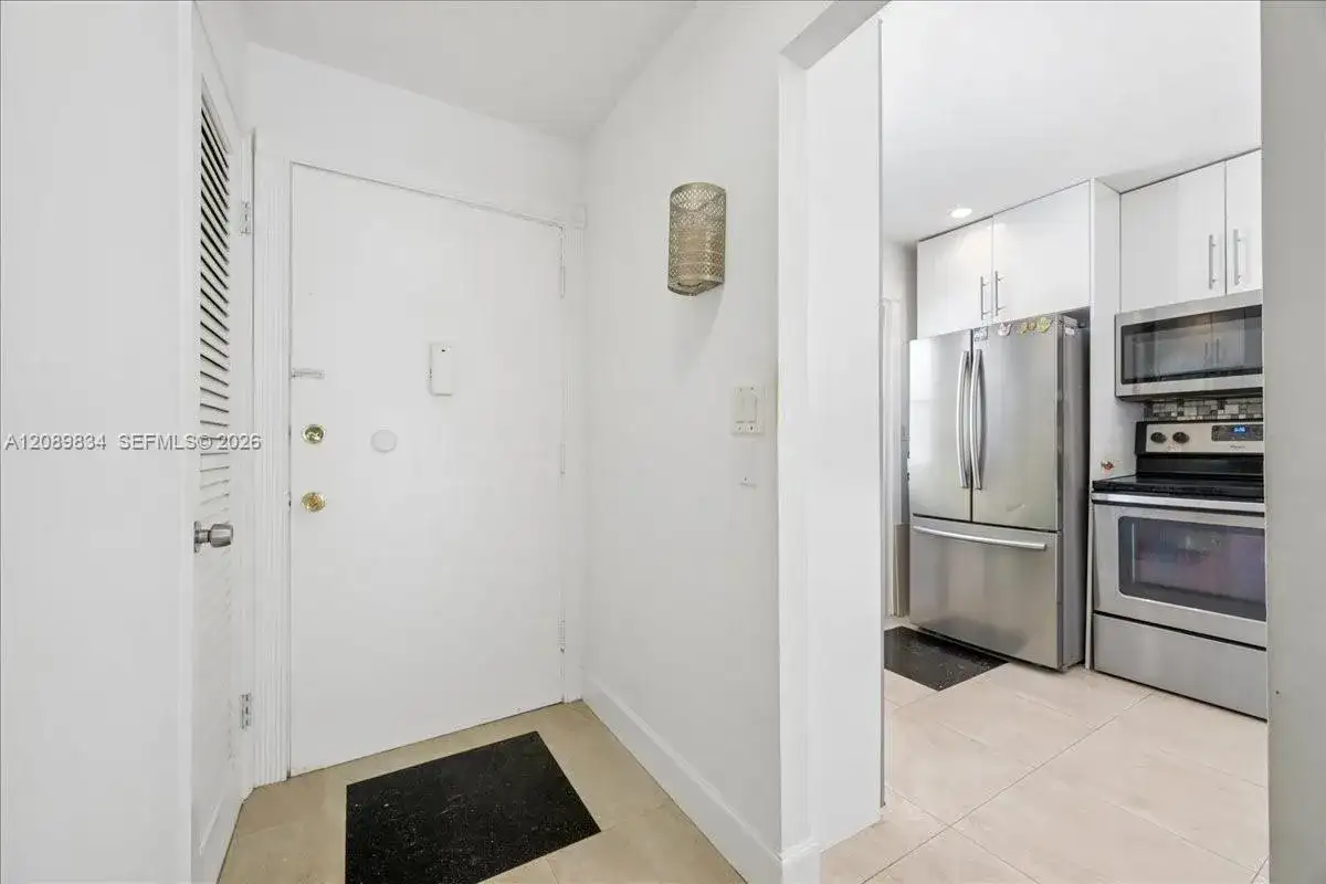 233 NE 14th Ave, Hallandale Beach FL 33009 photo 3