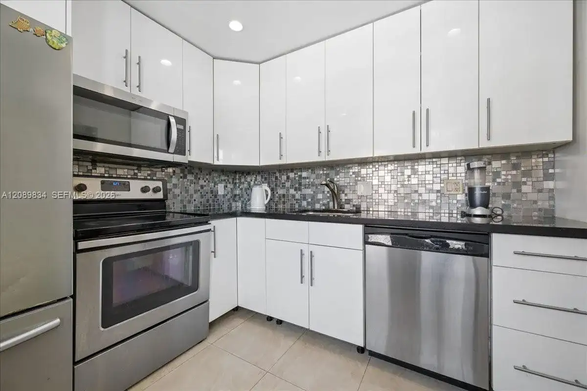 233 NE 14th Ave, Hallandale Beach FL 33009 photo 5