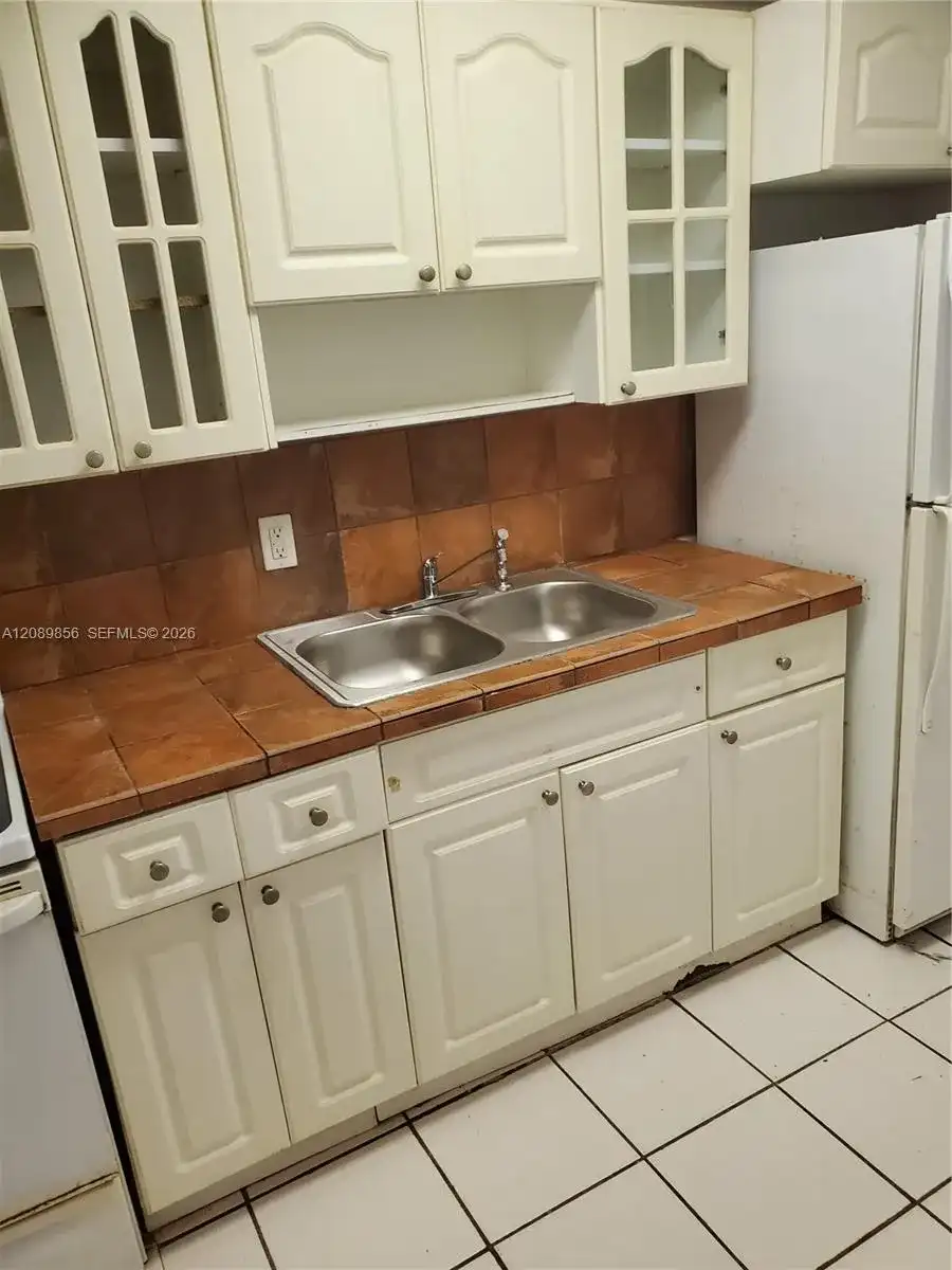 1230 NE 139th St # 202, North Miami FL 33161