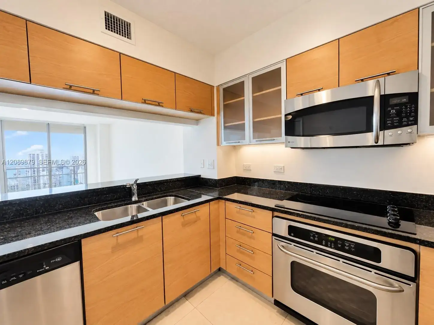 31 SE 5th St # 1805, Miami FL 33131 photo 5