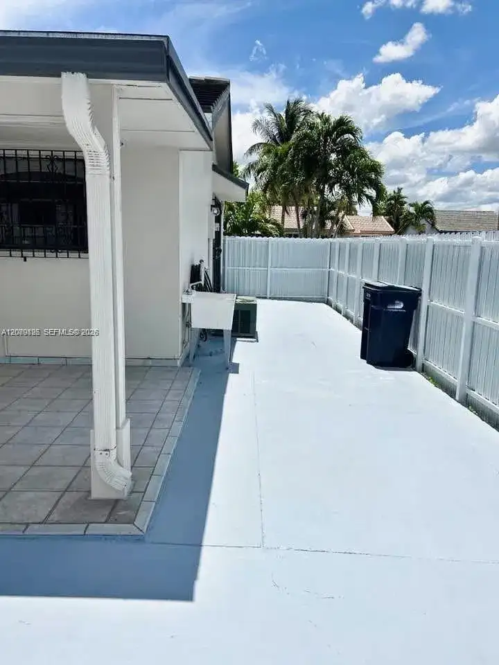 2219 SW 137th Pl, Miami FL 33175 photo 2