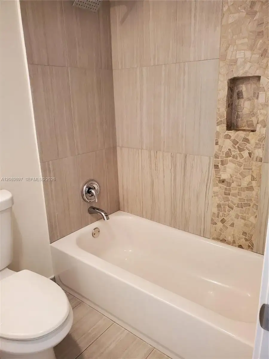 1230 NE 139th St # 409, North Miami FL 33161 photo 5