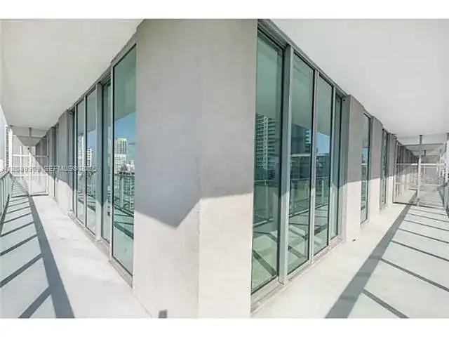79 SW 12th St, Miami FL 33130 photo 2