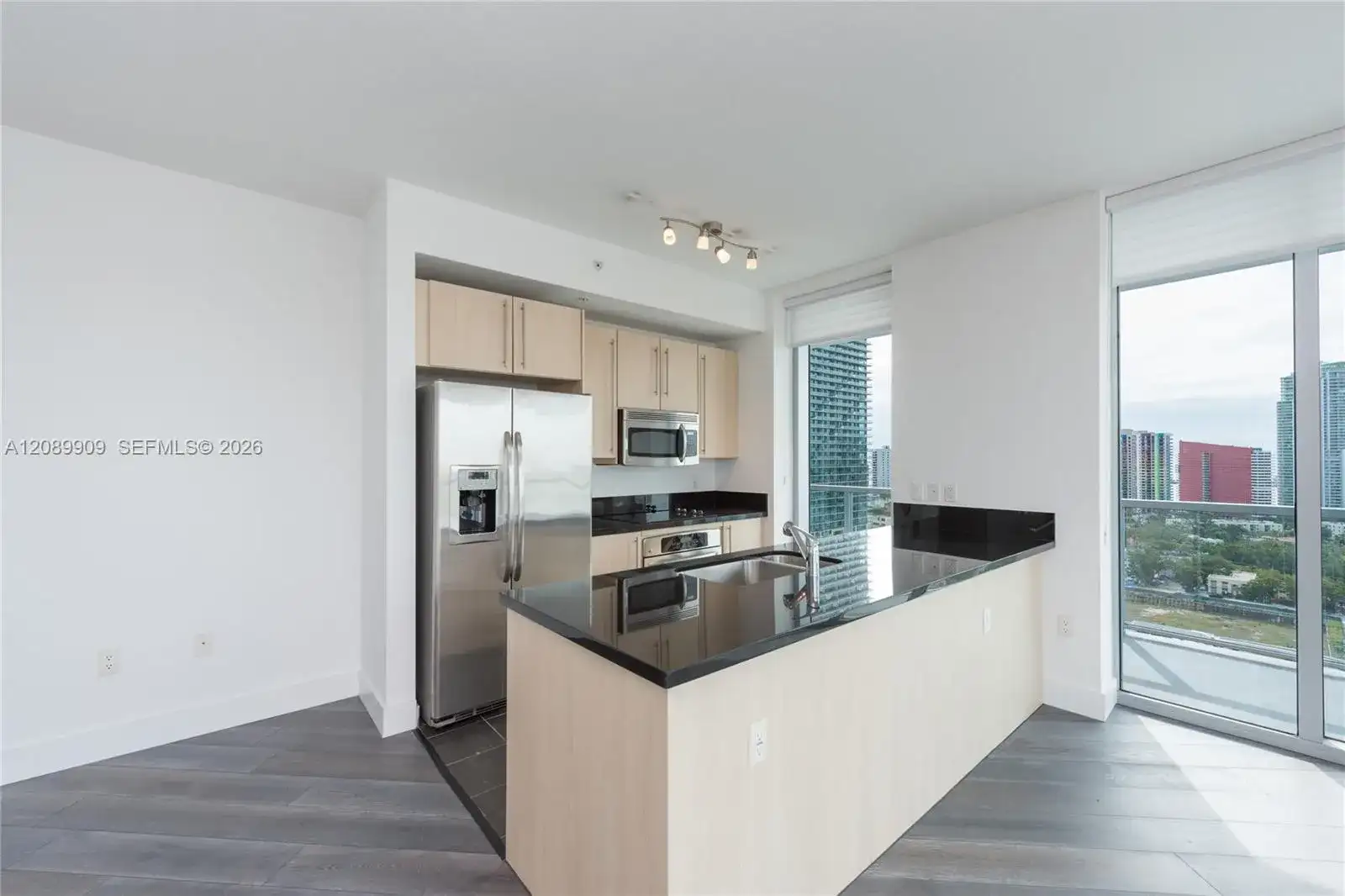 79 SW 12th St, Miami FL 33130 photo 4