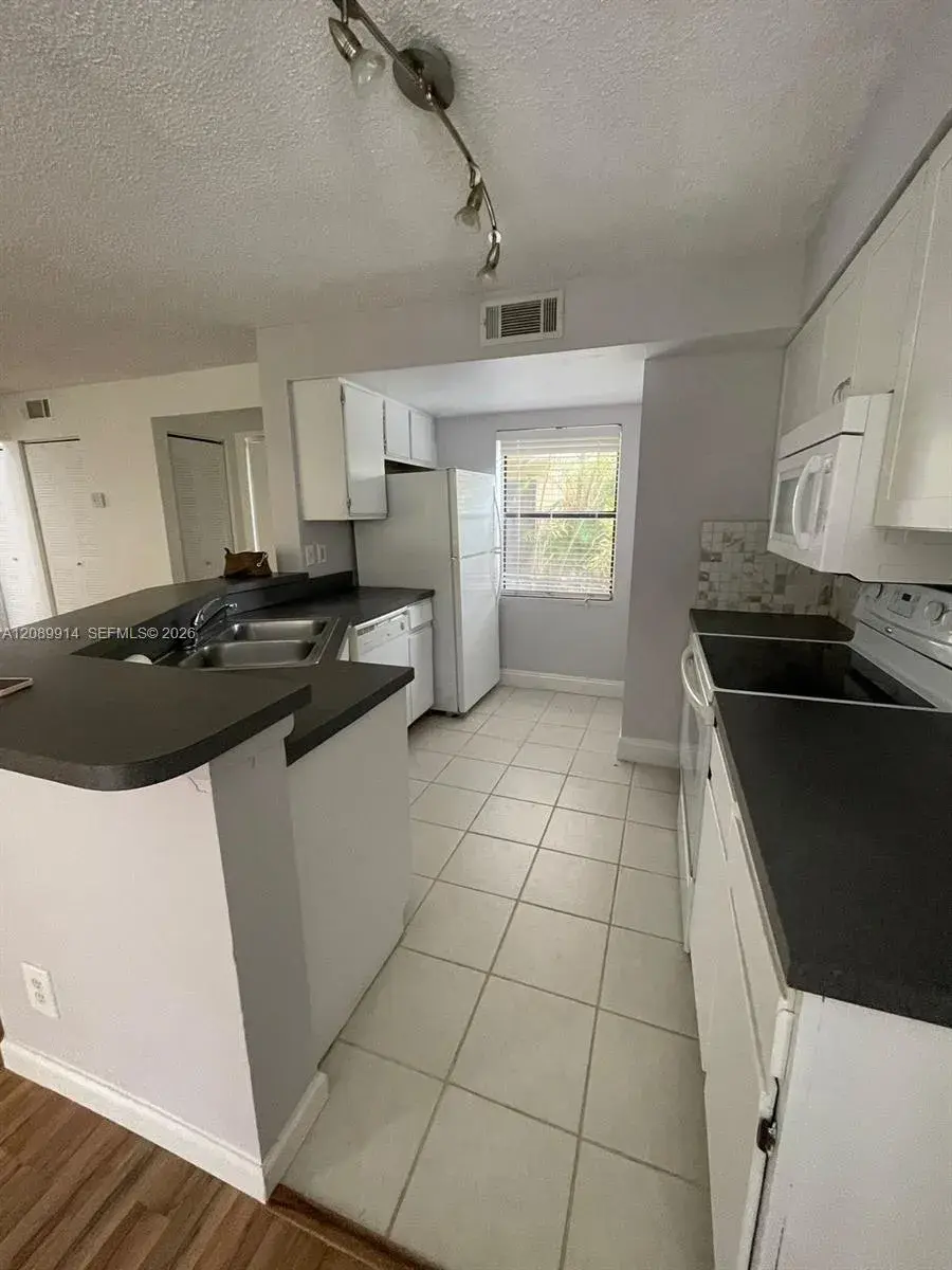 9999 Summerbreeze Dr # 413, Sunrise FL 33322