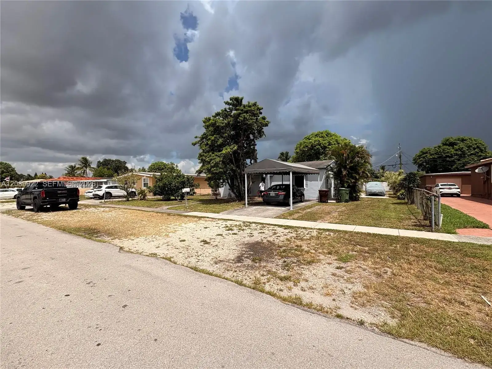 671 E 39th St, Hialeah FL 33013 photo 2