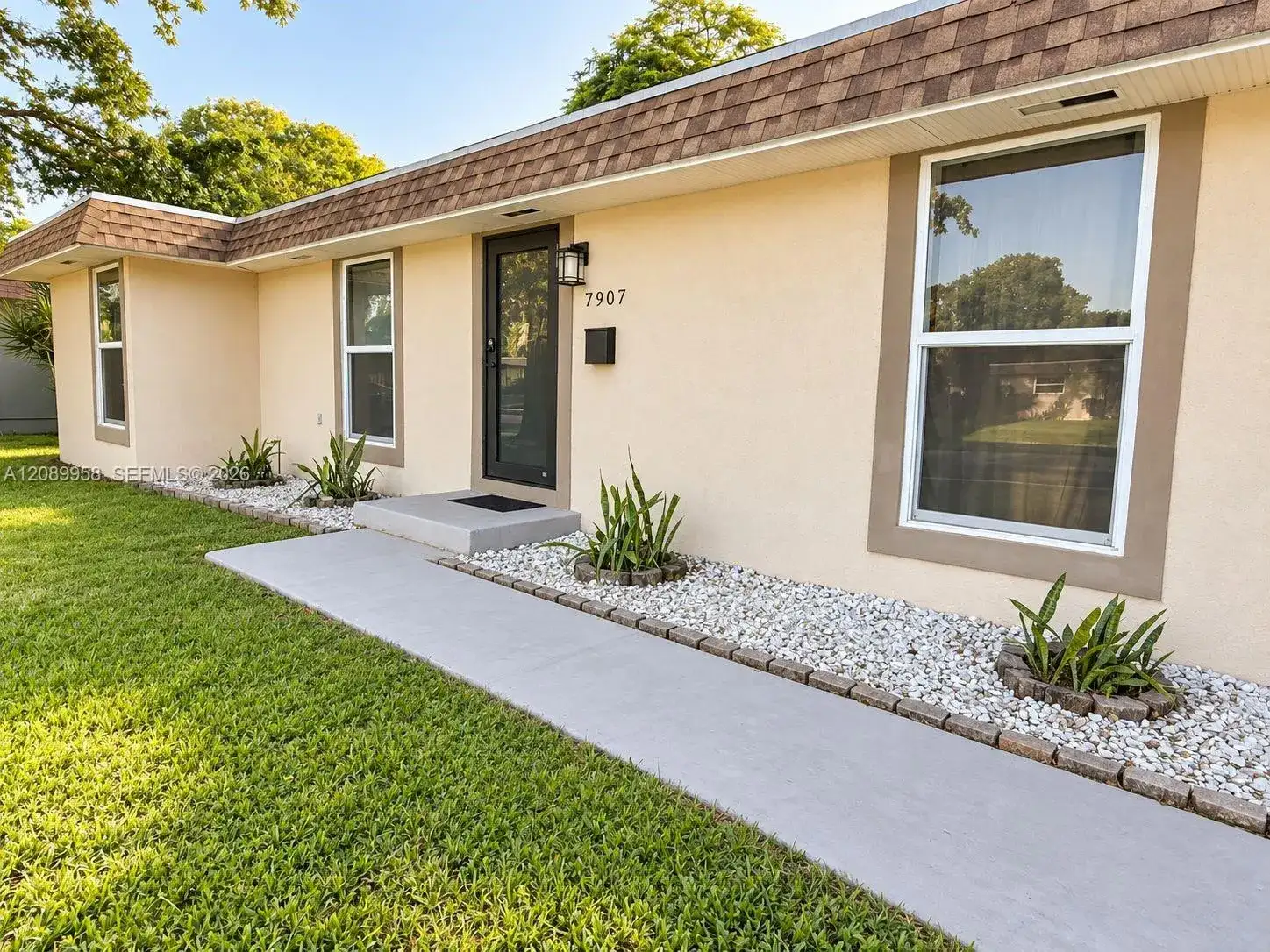 7907 NW 73rd Ter, Tamarac FL 33321 photo 2
