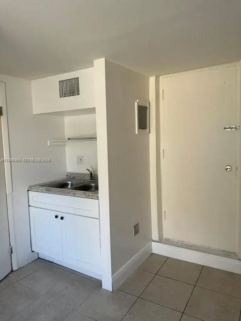 5800 Hope St, Hollywood FL 33021 photo 2
