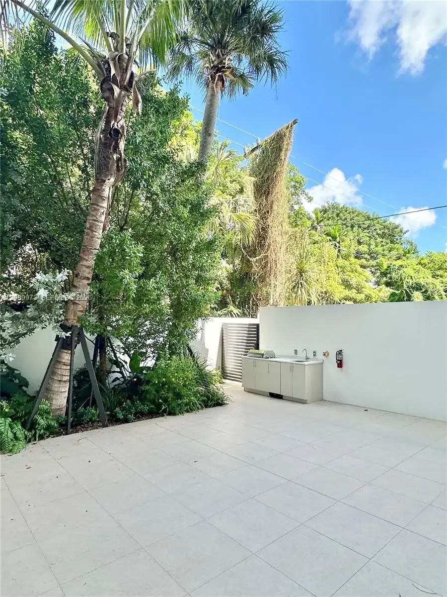 2200 Brickell Ave., Miami FL 33129 photo 4