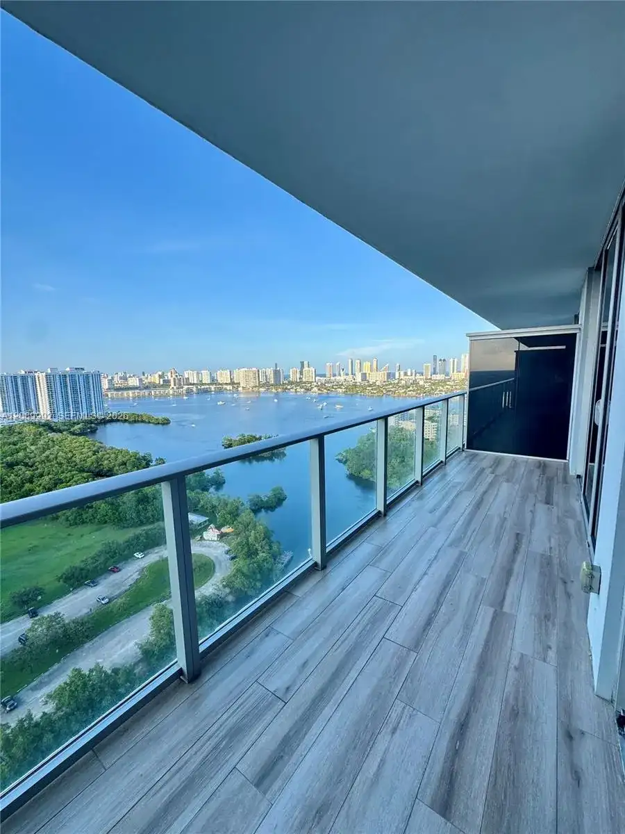 16385 Biscayne Blvd # 2502, North Miami Beach FL 33160 photo 4
