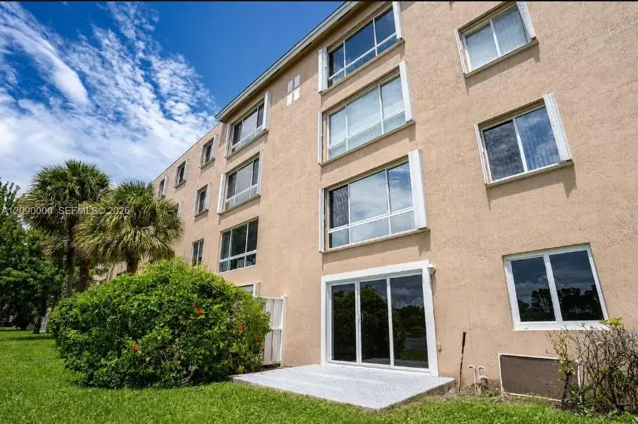 5810 Crystal Shores Dr # 102, Boynton Beach FL 33437