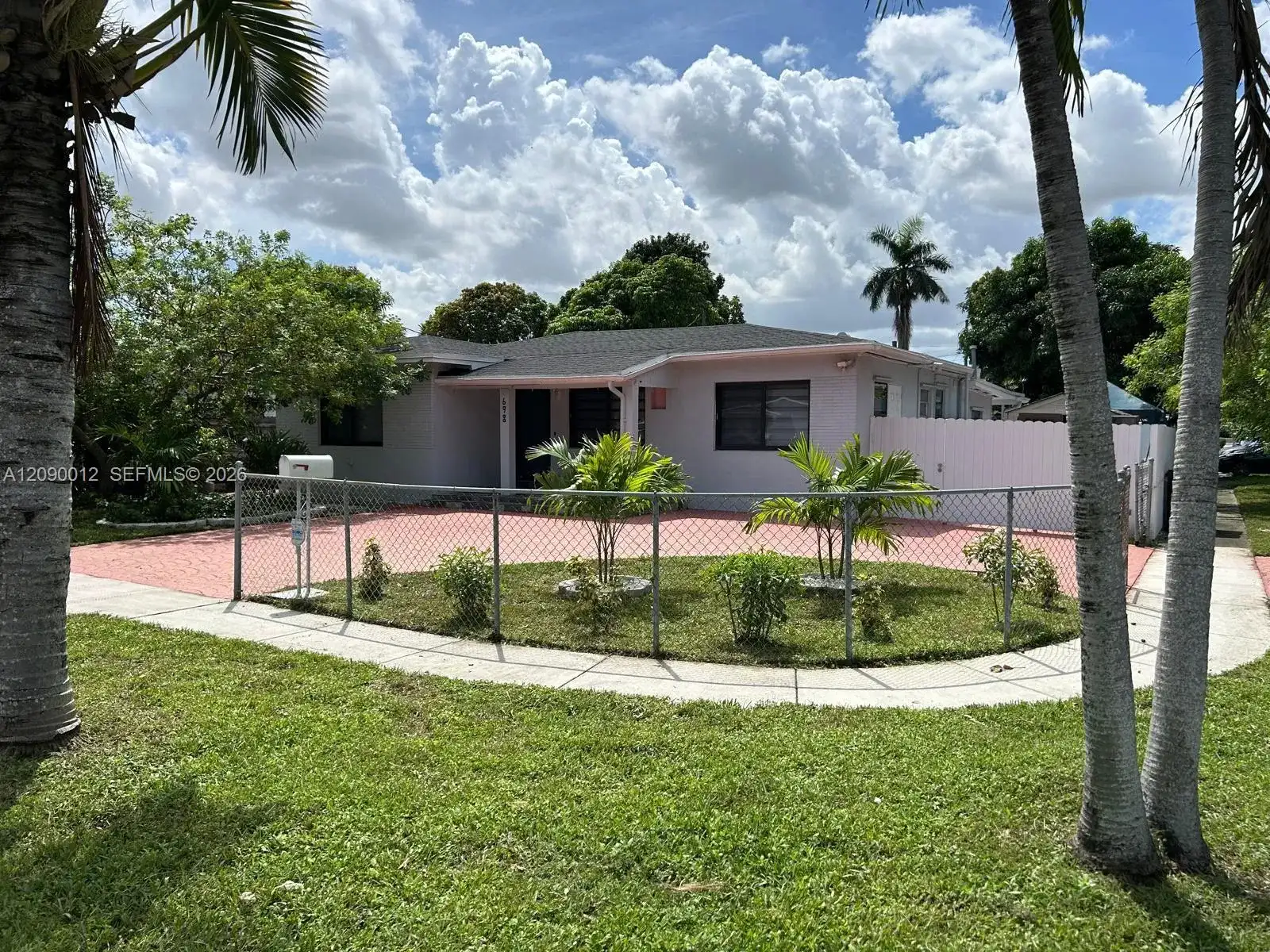 698 W 15th St, Hialeah FL 33010