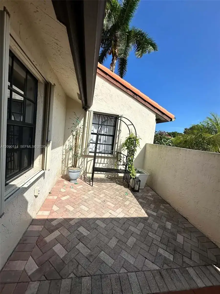 17 Columbia Ct, Deerfield Beach FL 33442 photo 4