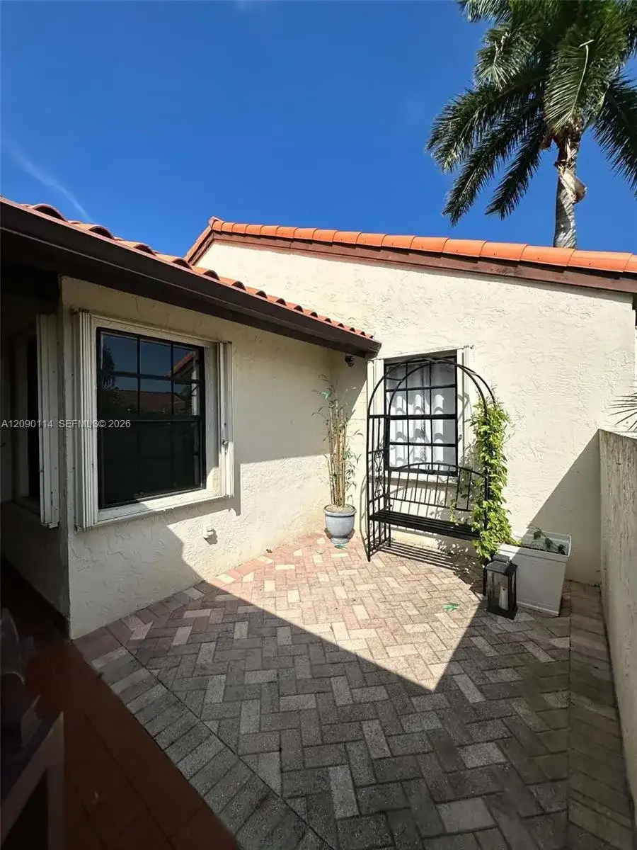 17 Columbia Ct, Deerfield Beach FL 33442 photo 5